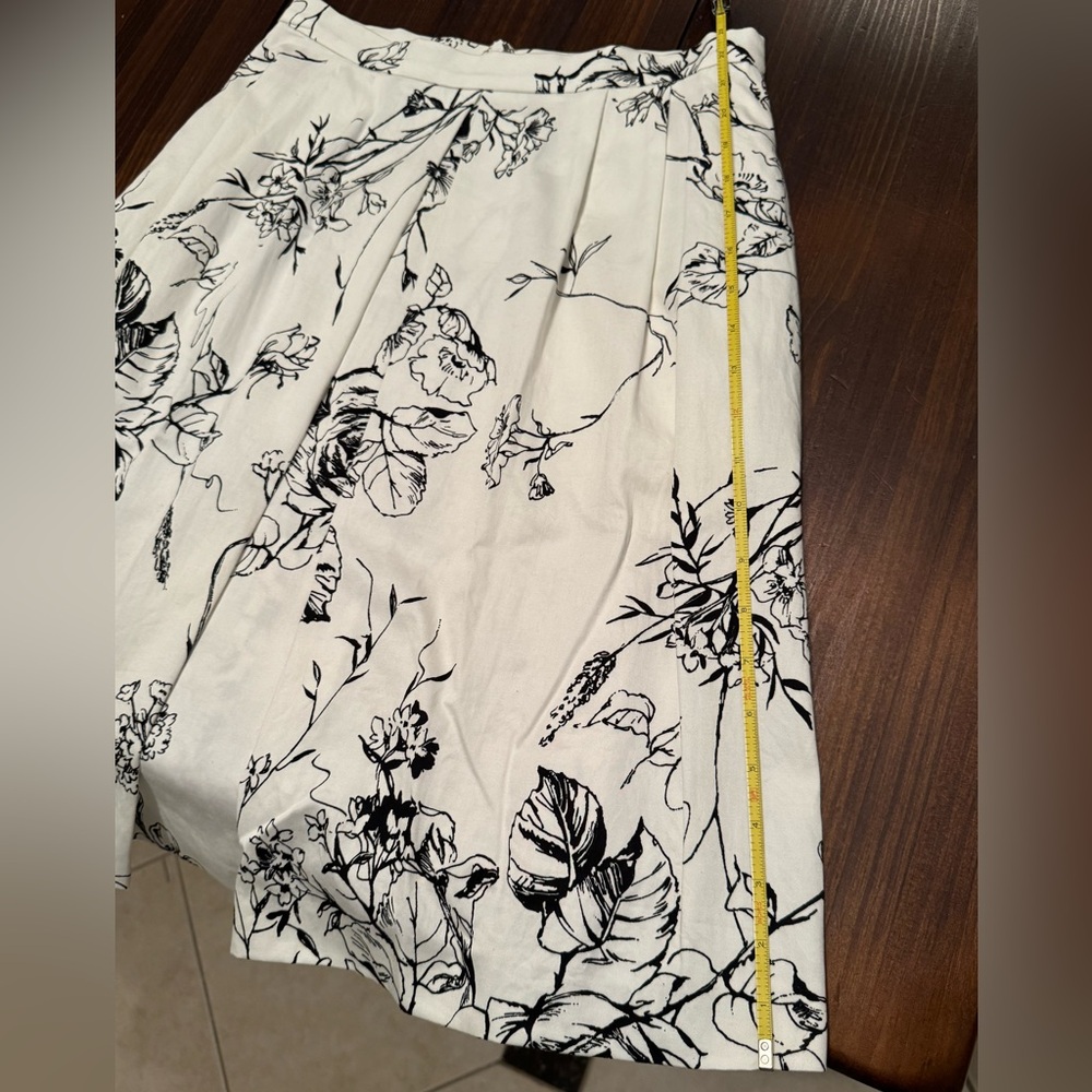 MaxMara Black and White Floral A-Line Skirt Size 6 - Picture 11 of 11